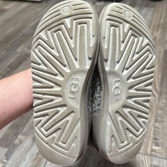 UGG boots YOUTH size 2 - Picture 4 of 4